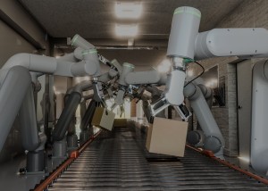 Braccia robotiche automatizzate che movimentano pacchi su un nastro trasportatore, rappresentazione concettuale dell'industria 4.0 e della robotica avanzata.